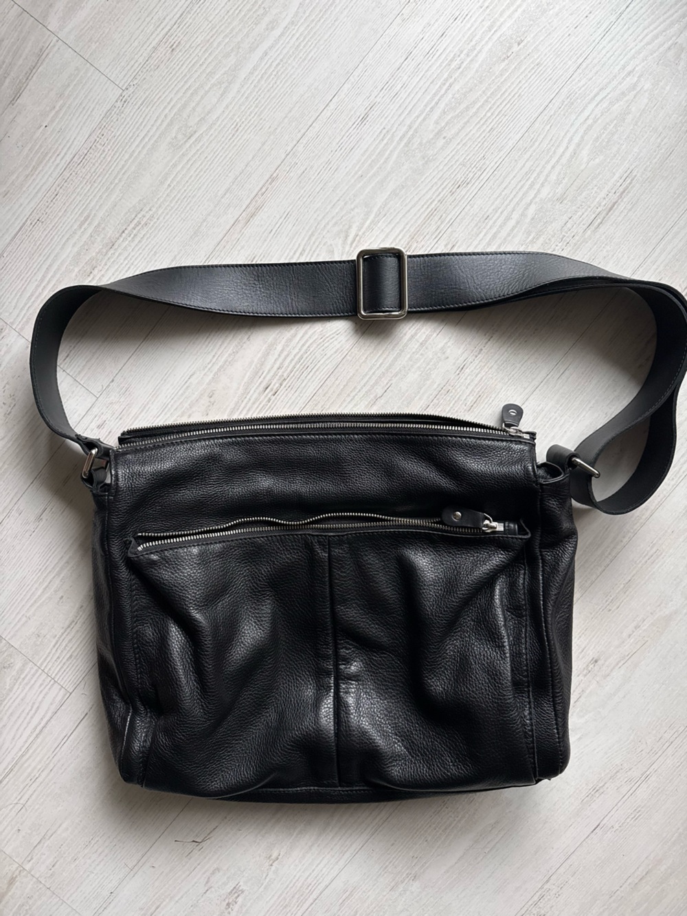 Roots Canada Black Leather Messenger Laptop Bag Unisex - Rare Discontinued